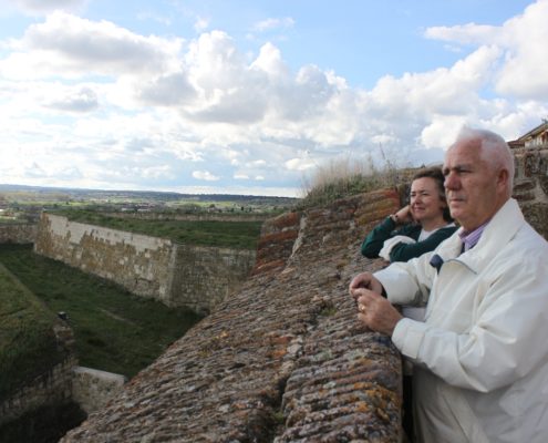 0031_Mercedes_y_Goyo_divisando_la_frontera_hispano_lusa