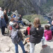 0074_José_Simón_explicando_el_funcionamiento_de_la_presa_y_central_hidraúlica_de_Aldeadávila