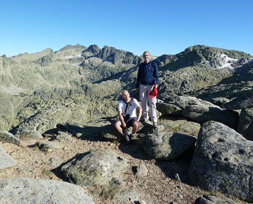 Ari_y_Pedro._Al_fondo_derecha_alto_de_Meapoco