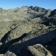 Cimas_de_Cinco_Lagunas_al_atardecer