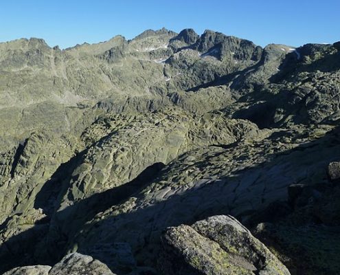 Cimas_de_Cinco_Lagunas_al_atardecer