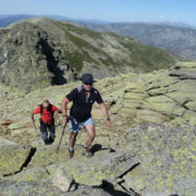 P1070920_Ricardo_y_Miguel_llegan_a_la_Covacha._Al_fondo_el_Juraco