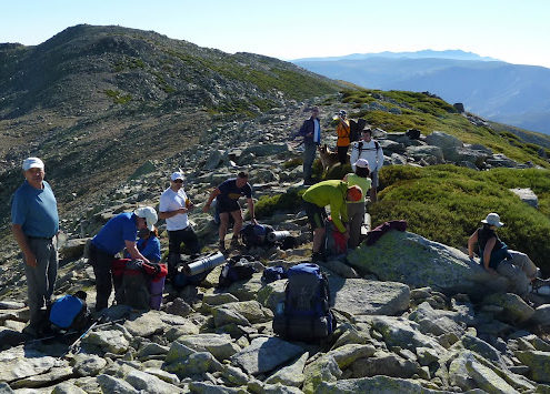 P1070952_Salida_al_cordal_del_Cerrojillo._Al_fondo_el_Alto_Gredos
