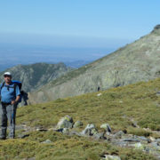 P1070978_Rafael_con_la_Vera__Extremadura_y_la_Covacha_al_fondo