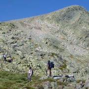 P1070986_Paola_baja_mientras_Ricardo_observa_lo_ya_bajado