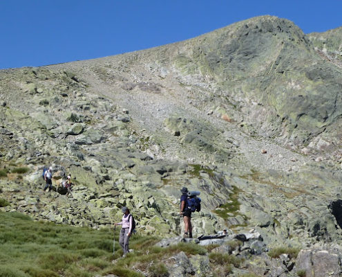 P1070986_Paola_baja_mientras_Ricardo_observa_lo_ya_bajado