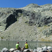 P1070996_Javier_y_Juan_contemplan_el_Corral_y_la_laguna_de_la_Nava