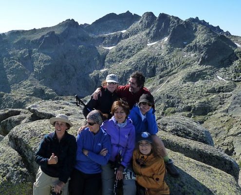 Pedro_con_las_chicas_del_grupo