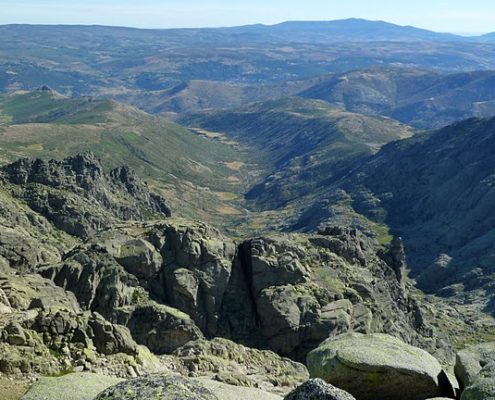 Risco_de_las_Hoces__Garganta_del_Pinar_y_risco_del_Frail