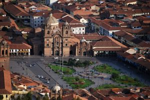 2. Cusco_Plaza_de_Armas_-_panoramio