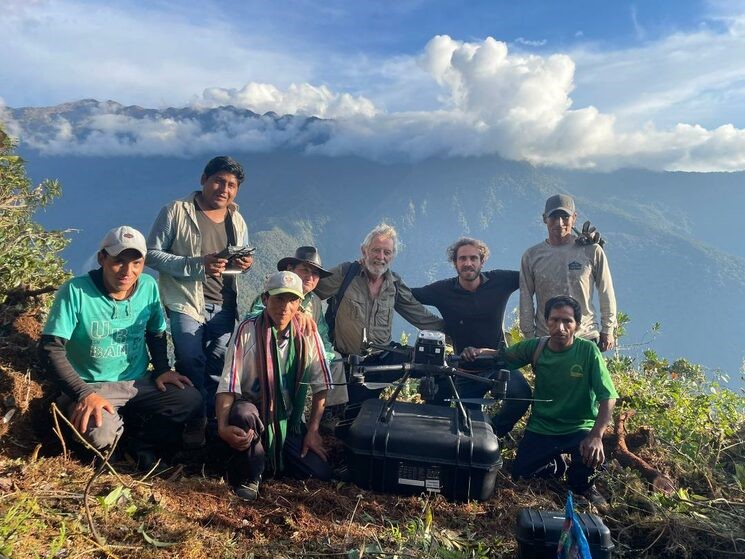 Foto de grupo para celebrar el éxito de los primeros vuelos