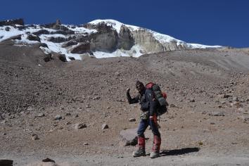 A pesar de la gran carga que soporto me encuentro con fuerza A pesar de la gran carga que soporto me encuentro con fuerza