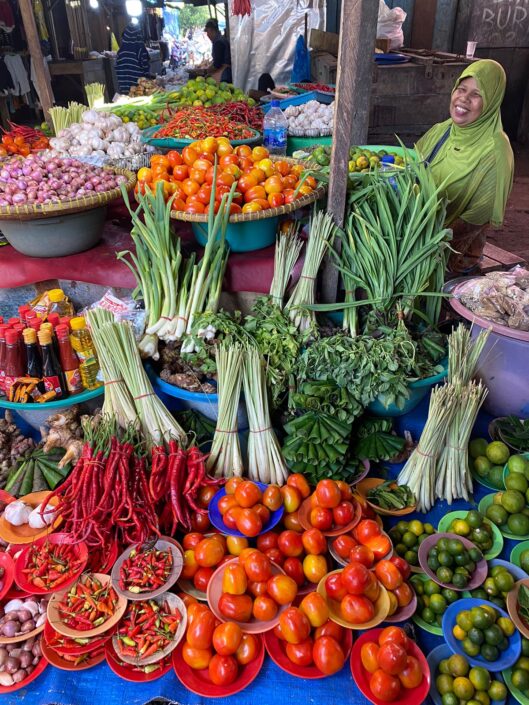 Esta tarde hemos ido al mercado de Manokwari, lleno de productos locales interesantes