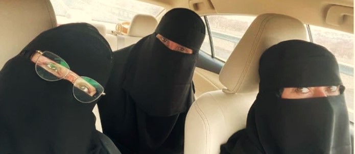 arabia_coche_mujeres